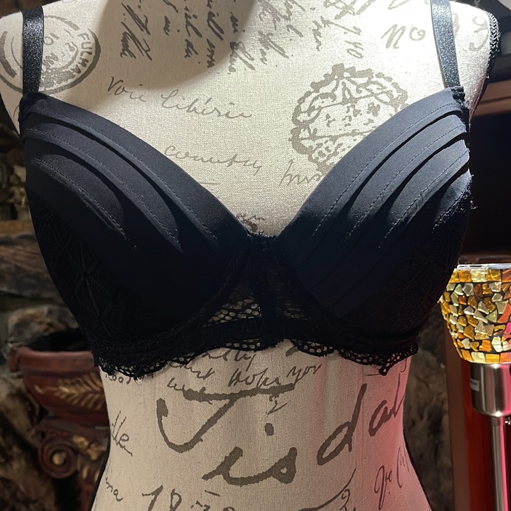 38D Black Bow bra. - Picture 4 of 9